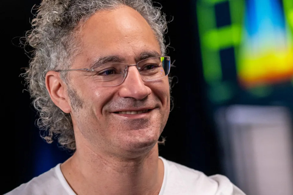 Analysts adjust Palantir stock price target ahead of earnings