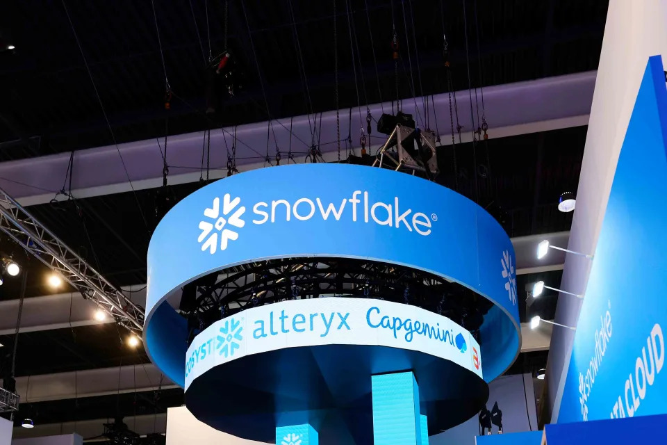 Snowflake Reports Widening Losses, Sending Its Stock Lower