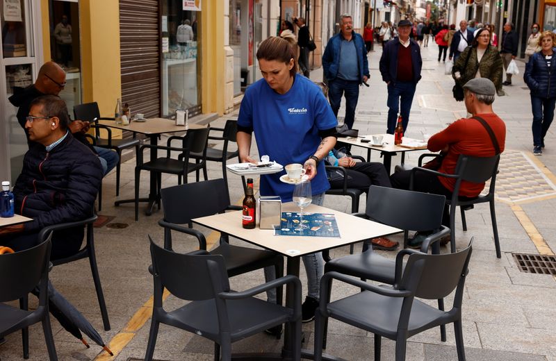 Spain's industrial prices fall 5.2% year-on-year in September