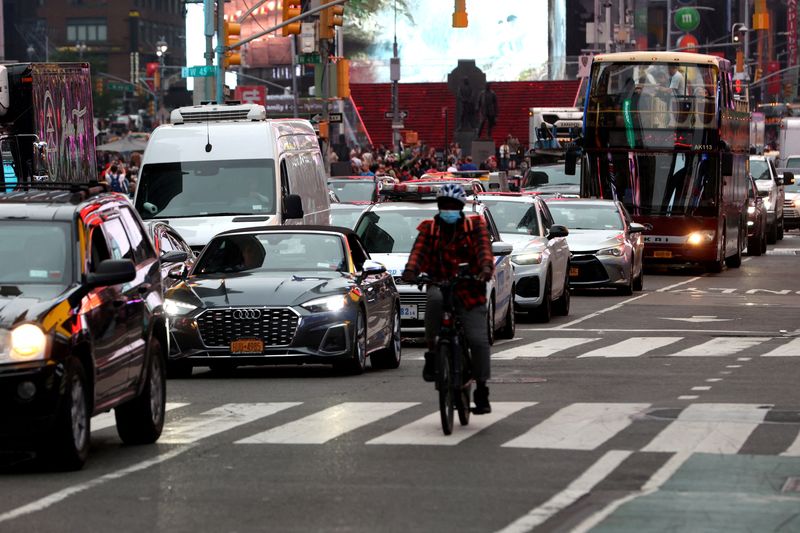 New York governor to relaunch Manhattan congestion charge plan, source says