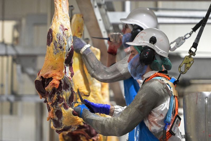 China lifts final trade restrictions on Australian meat processors