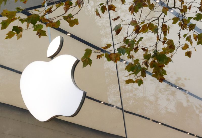 Apple plans three-year modem rollout to compete with Qualcomm, Bloomberg News reports