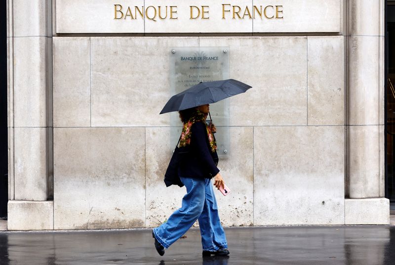 French central bank trims growth outlook on political drama