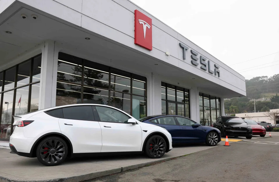 Tesla Stock Drops as Q4 Deliveries, Vehicle Production Fall Short