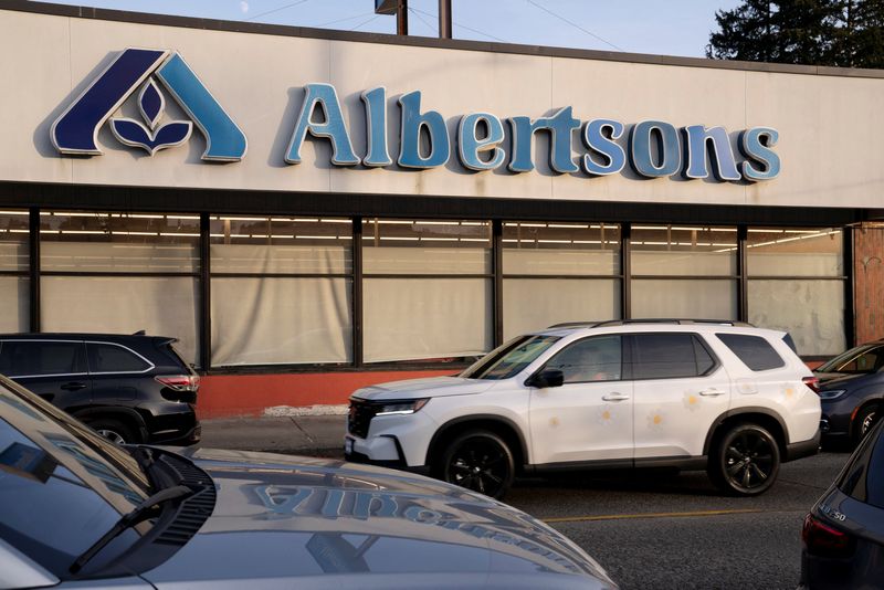 Albertsons raises profit forecast as it moves on from Kroger