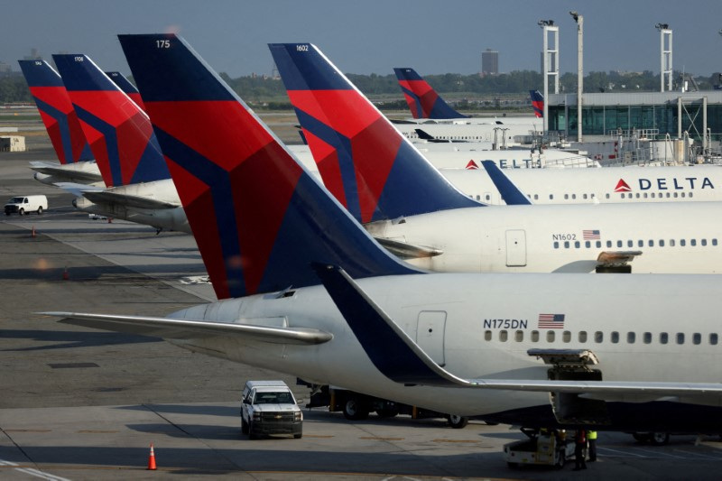 Delta resumes flights at Atlanta hub, cancels 700 flights