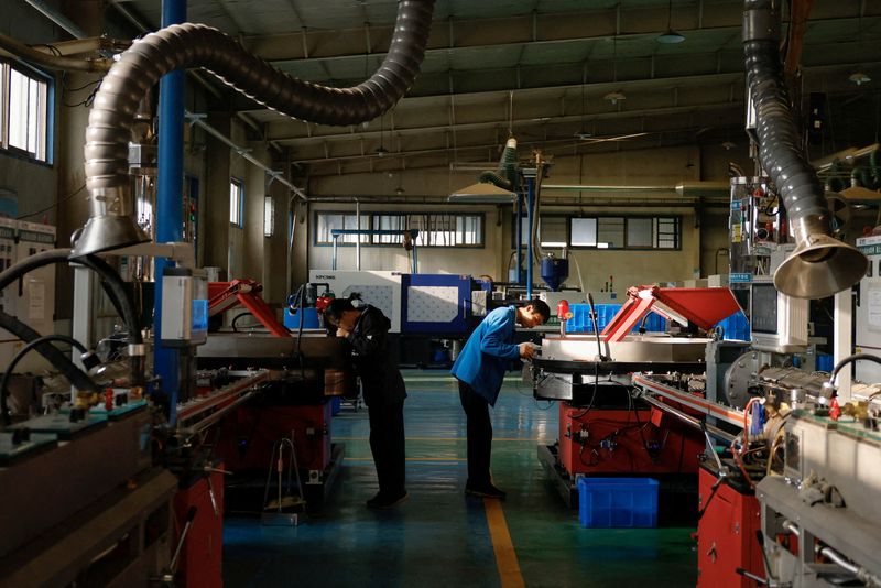 China Jan manufacturing activity seen expanding for fourth month: Reuters poll