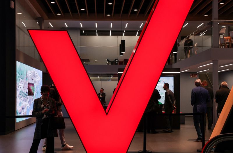 Verizon's 'unusual' quarter warning rattles US telecom shares